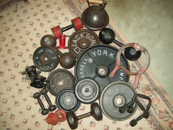 **WANTED** OLD WEIGHTS, DUMBBELLS, GYM EQUIPMENT.