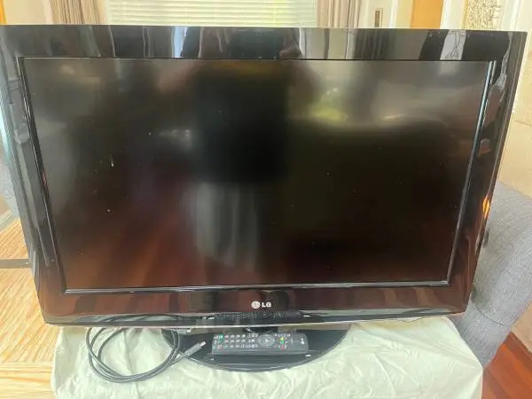 LG LCD TV Full HD 1080P, 32, perfect condition