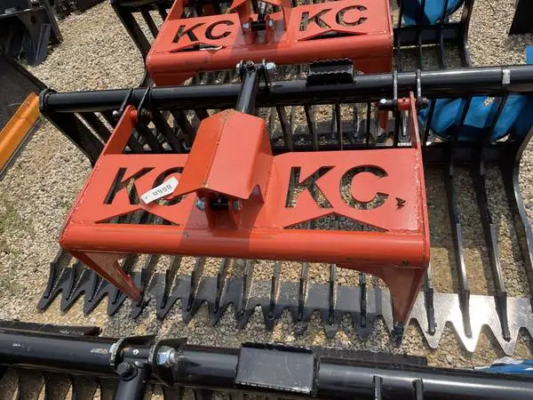 Skid steer grapple buckets