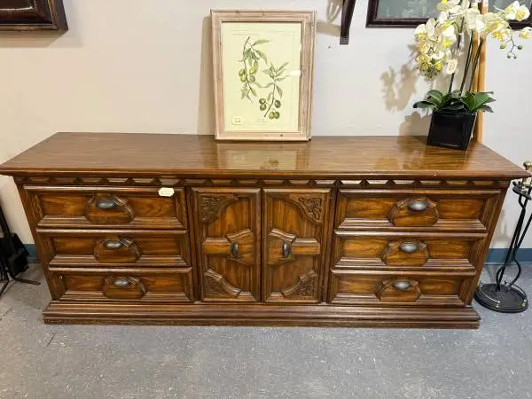 ♦♦ Vintage Extra Long Extra Heavy 9 Drawer Dresser ♦♦