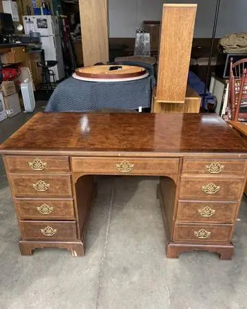 Need desk come look around!