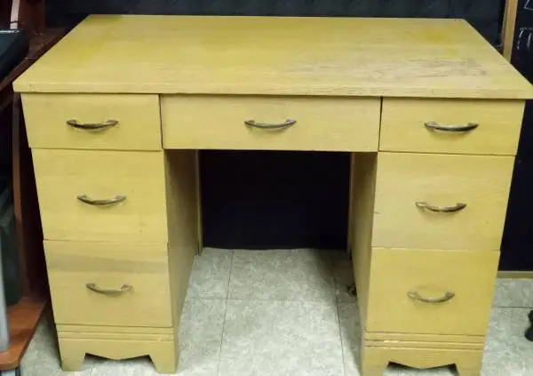 Desk 7 drawer