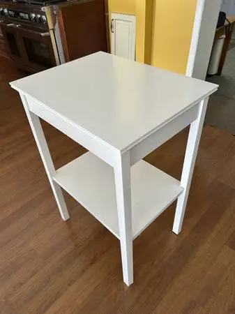 White End Table / TV Table