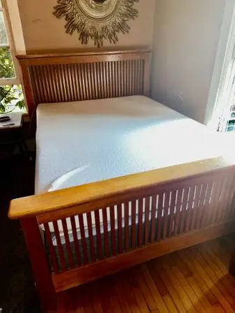 Mission-style Queen solid wood spindle bed frame Wooden !