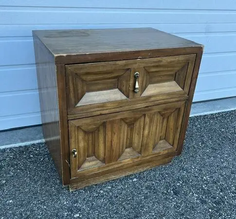 Night Stand (s) at Creative Bargains