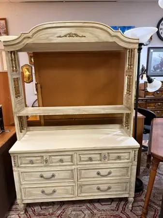 ♦♦ Vintage French Provincial Country Dresser with Hutch ♦♦