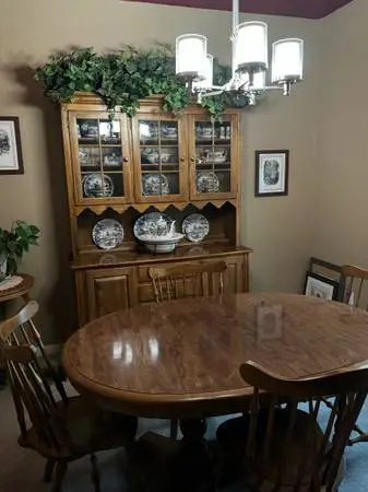 2 pc Hutch & Dinette set