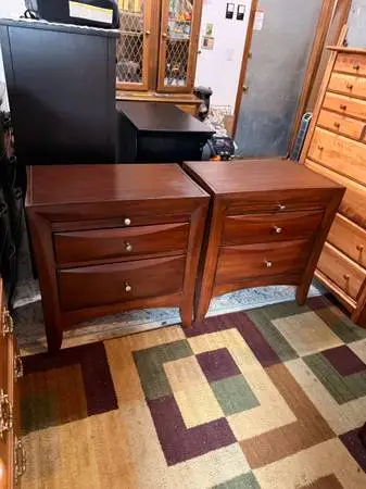2 nightstands