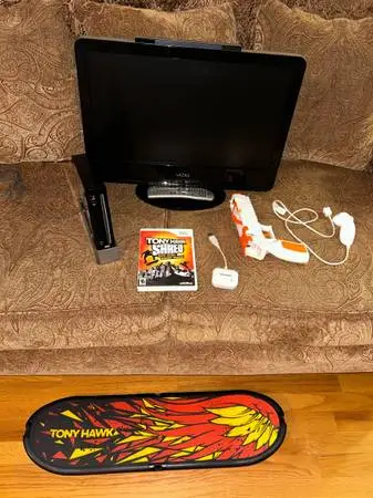 VIZIO TV, Wii, Accessories and Games!!!