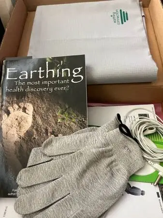 Earthing Pad - w/gloves and book - NEW