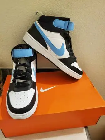 New boys Nike size 6