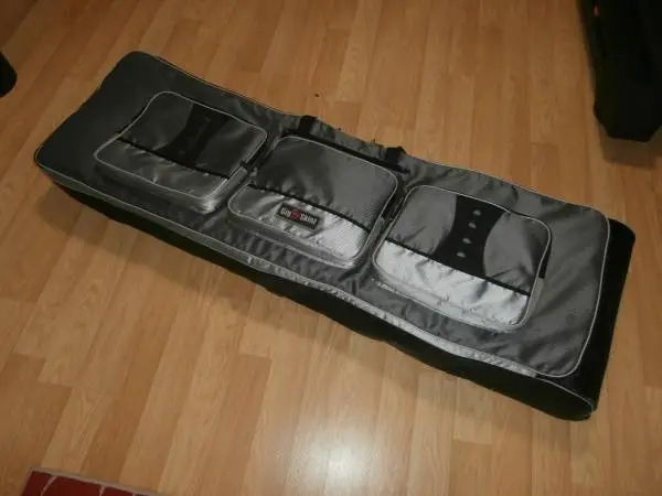 Gig Skinz GSK8 rolling gig bag for 88-Key digital piano/synthesizer
