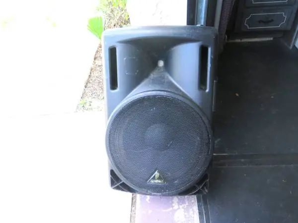 2 Beringer B215A Powered Speakers perfect working condition