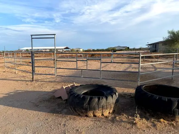 Heavy Duty 16 Pipe Corral Panels & Gate Panels -