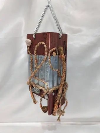 3D Wire Art: V-Frame artwork Finding Heart in Chaos