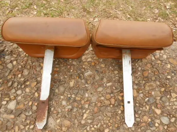 Chevelle / Head Rest for 68-72 Bench Seat / Original