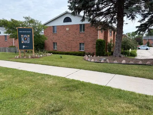 Updated Two Bedroom Upper-Level Unit East Green Bay! First Month Free