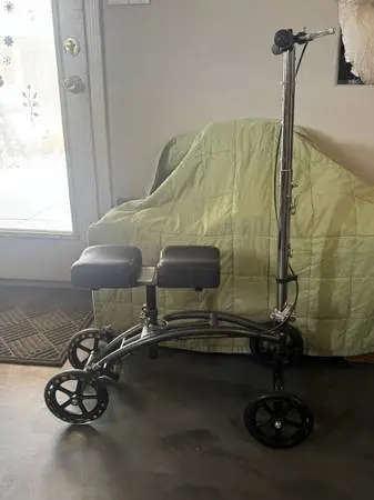 Perfect Condition Drive Medical Steerable Knee Walker / Scooter - Great Conditio