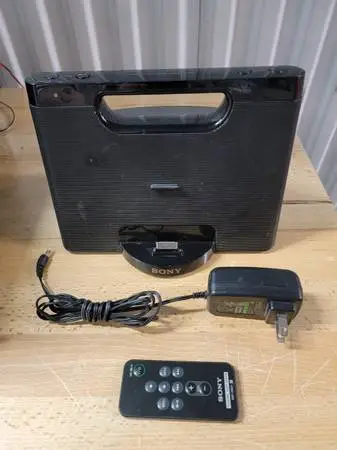 SONY Portable AUDIO Speaker 30PIN iPod DOCKING System AUX input Remote