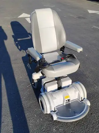Huveround electric wheelchair