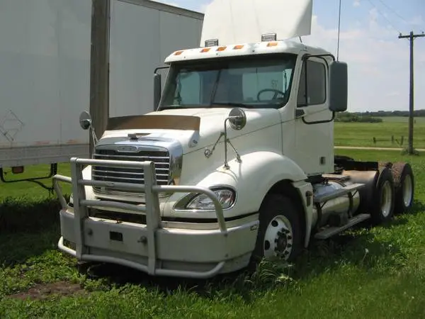 2005 FREIGHTLINER DAYCAB
