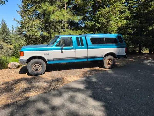Ford F250 1989 pick up truck. quite the collectors treasure