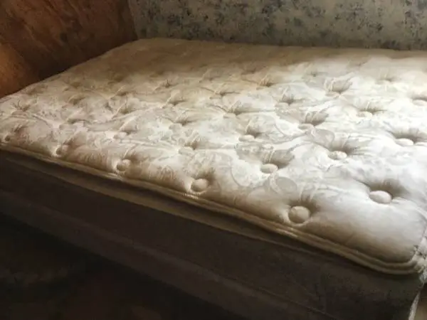 Full size bed