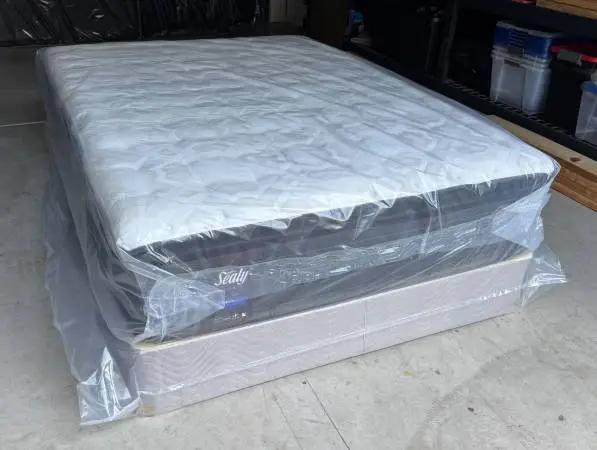 NEW full size pillow top Sealy Premium