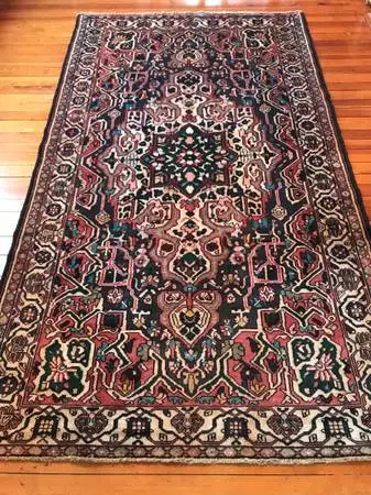 Bakhtiari Persian Oriental Rug
