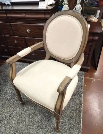 Medallion Back Accent Chair-NOW