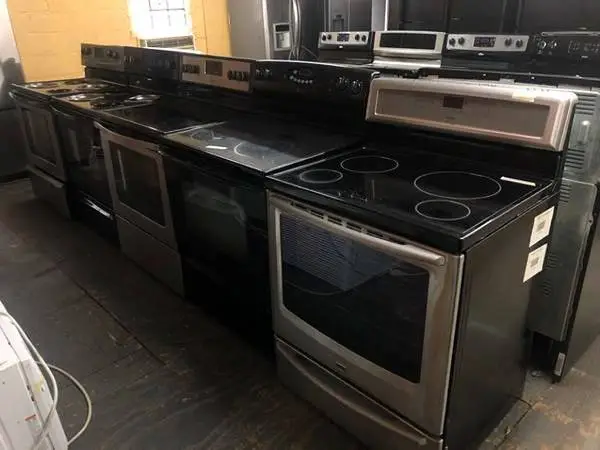 Gas or electric kitchen stove range oven units