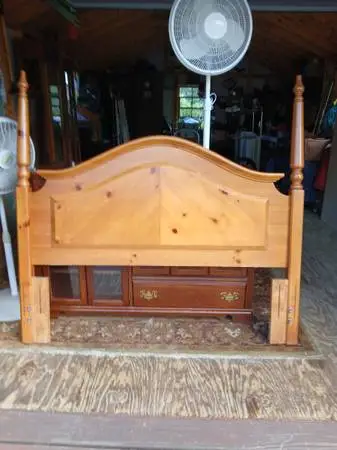 wooden headboard /FREE w/Frame