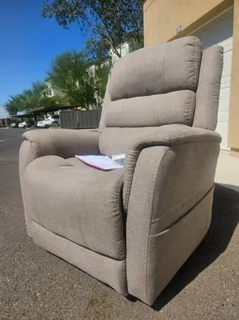 NEW DUAL MOTOR POWER LIFT CHAIR