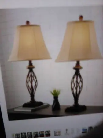 LAMPS - ( 2 ) Traditional Table Lamps