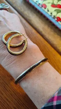 14KY Gold Leopard Print Expandable Bangle Bracelet + Hoop Earrings
