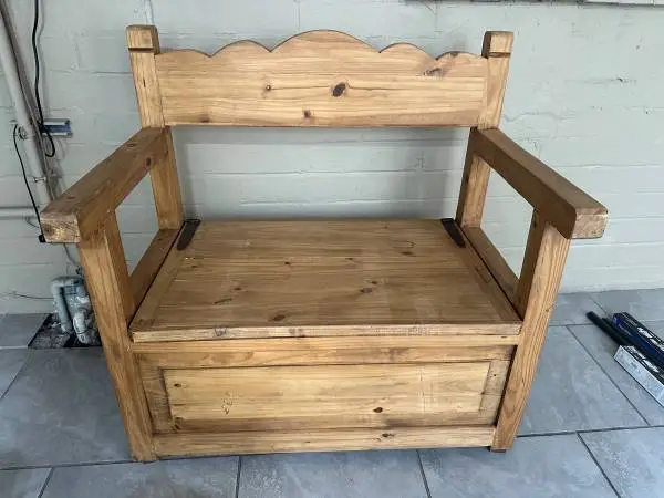 Rustic storage bench chair