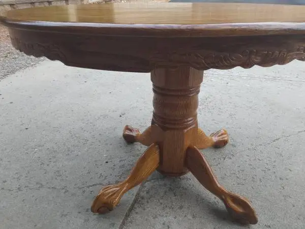 Very nice solid oak table