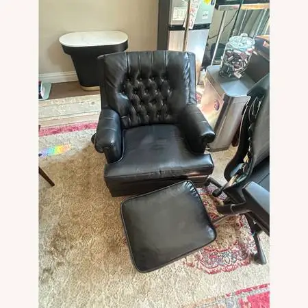 Vintage Arm Chair w. Footstool
