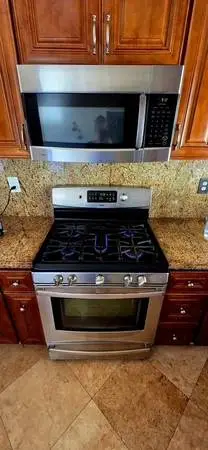 Kenmore Gas Range & Microwave set
