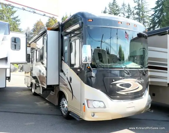 2012 Winnebago JOURNEY 34Y Bus, Cummins 340HP, 3-Slide-Outs, Low Miles