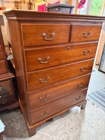 Chest of drawers