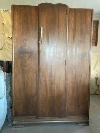 1940s CLASSIC ENGLISH ARMOIRE