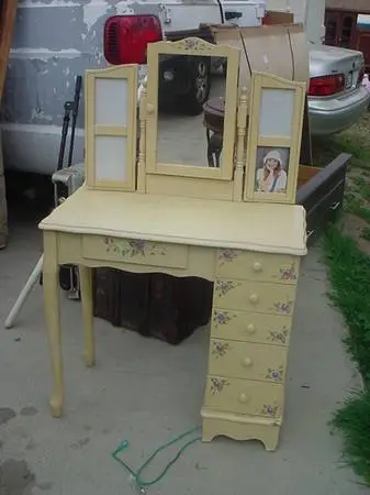 girls vanity with bi-fold  mirror and jewelry box