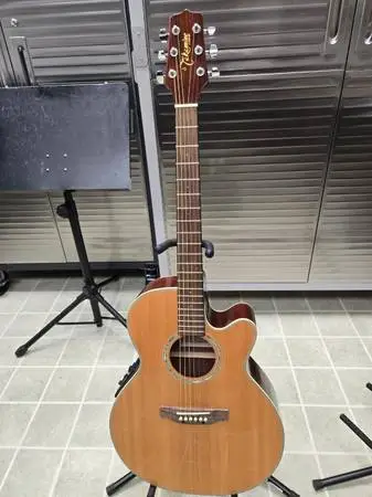 TAKAMINE ACOUSTIC ELECTRIC GUITAR
