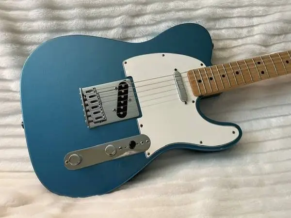 *Like NEW! Beautiful Fender MIM Lake Placid Blue Telecaster*
