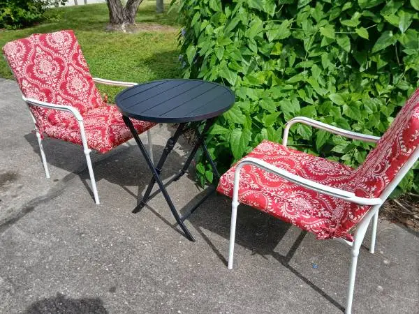 PATIO BISTRO SET / SMALL OUTDOOR DINING SET