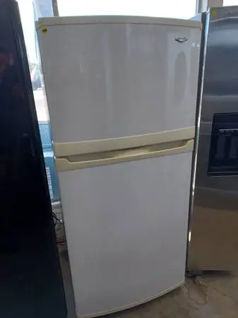 MAYTAG TOP FREZZER white color