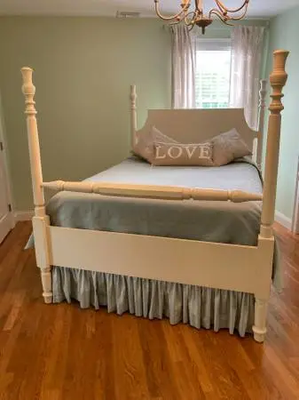 Queen bedframe Reduced Price