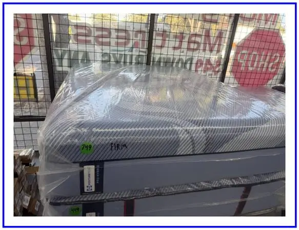 QUEEN SIZE SEALY POSTUREPEDIC PLUS HYBRID MATTRESS & BOX SPRING BED