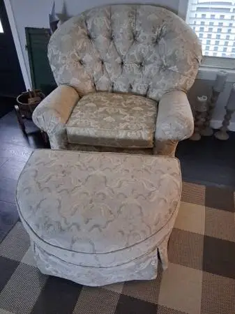 NICE CHAIR,COMFY